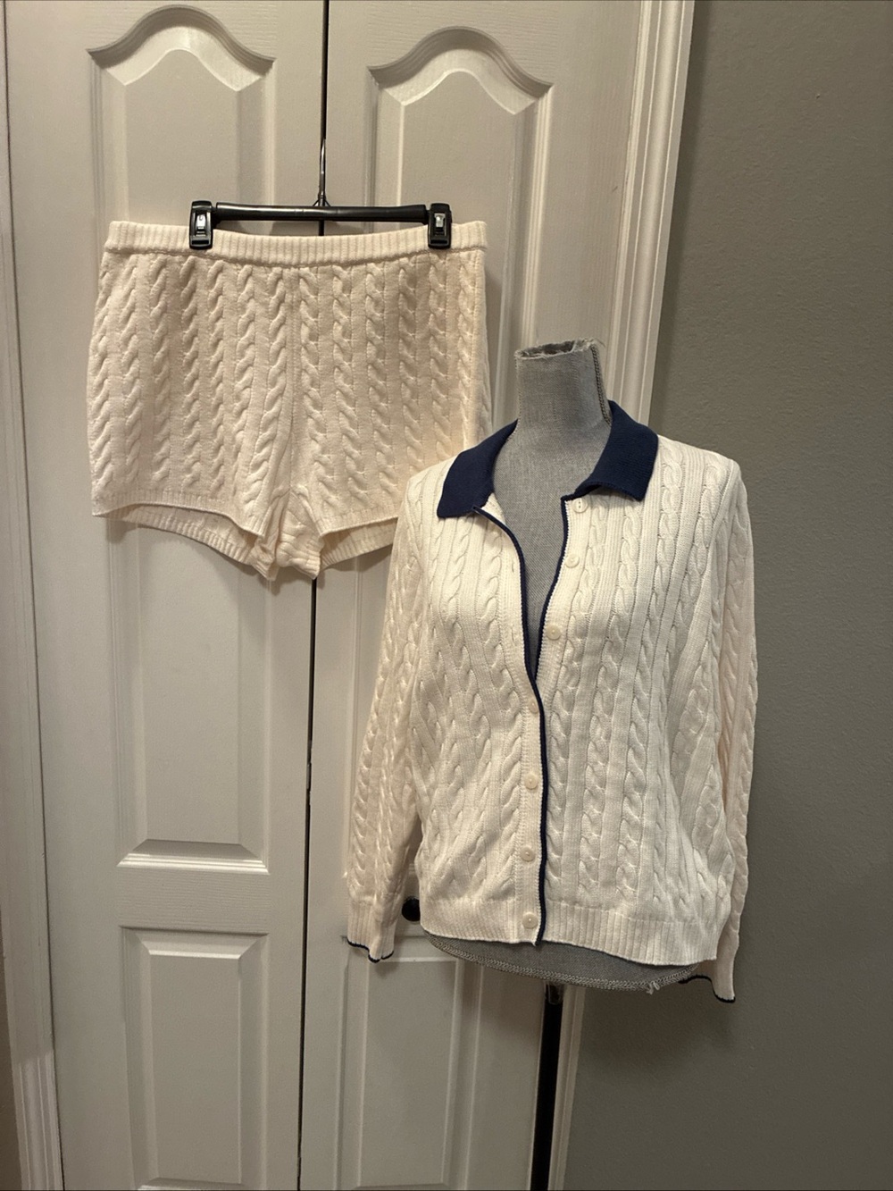 Abercrombie & fitch ladies 2 piece cable knit sweater set size XL